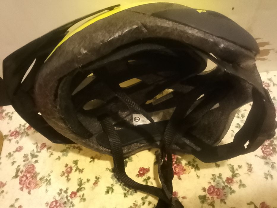Capacete para bicicleta tamanho 54cm/58cm marca  BERG