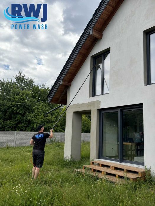 mycie paneli fotowoltaicznych, farm PV, przeszkleń