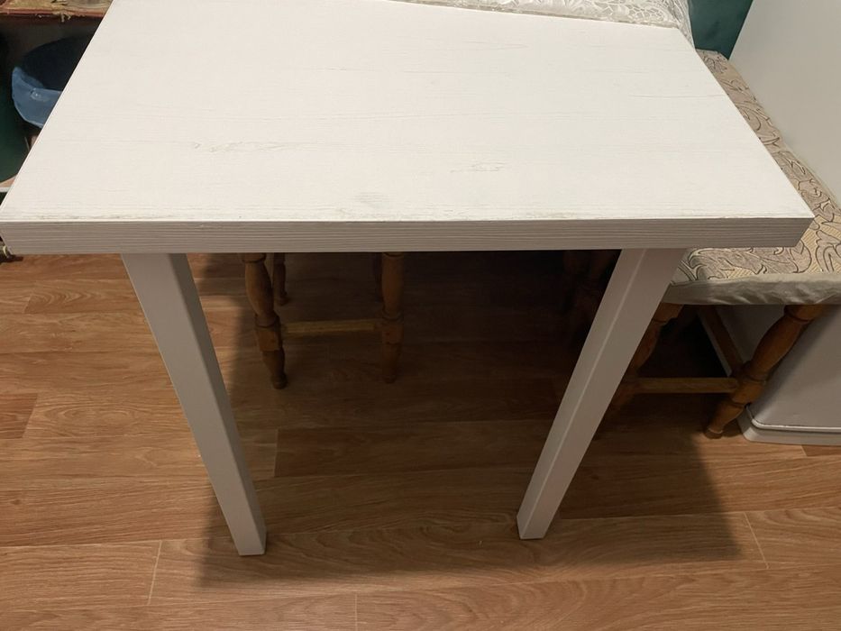 Продаються кухонний стіл та кухонна шафа