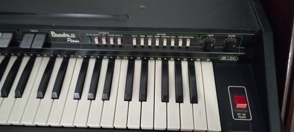 Vendo Órgão de música eléctrico.