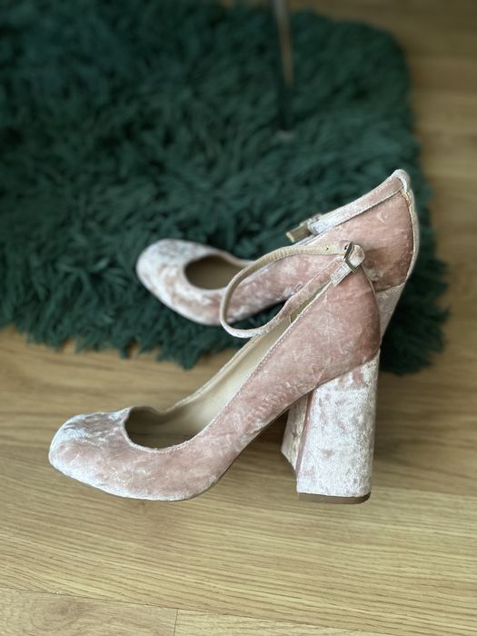 Buty na grubym obcasie, rozmiar 38