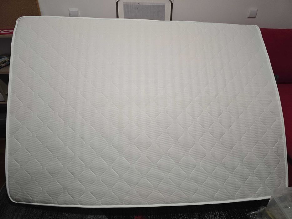 Colchão 140x200 cm pouco uso (sempre com capa impermeável)