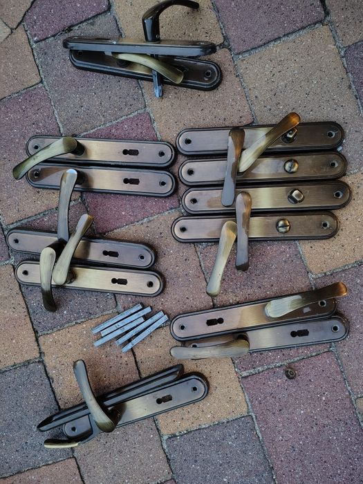 Sprzedam metalowe klamki do drzwi