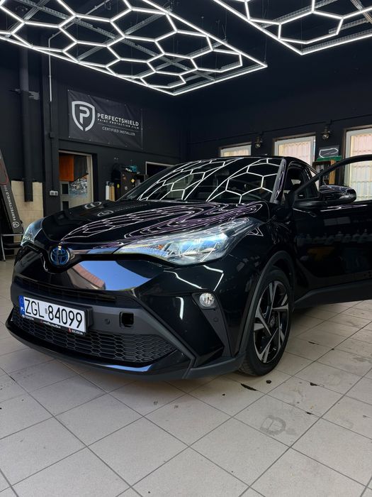Sprzedam Toyotę C-HR