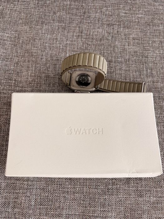 Apple Watch Ultra 49mm GPS + Cellular – Titanium