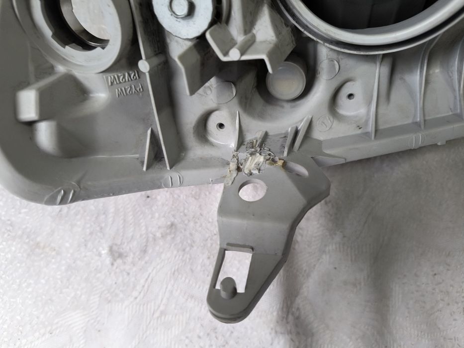 Lampa prawa Toyota Corolla e12 Europa reflektor przedni sprawna