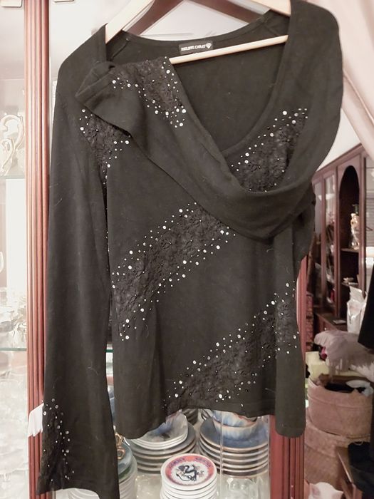 Camisola preta para um jantar ou não  elegante