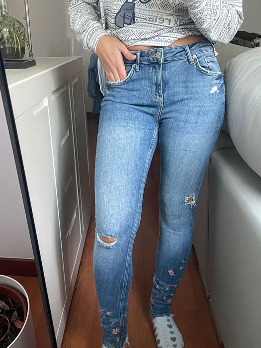 Calças justas ganga com flores