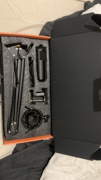 Microfone de mesa KROM