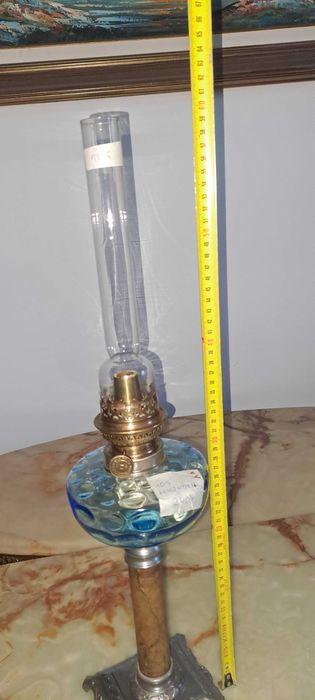 Kolumnowa wysoka koloru niebieskiego