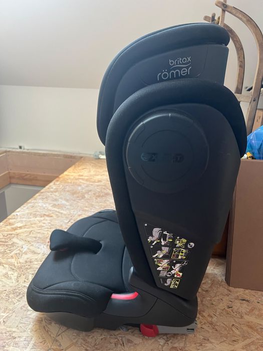 Fotelik samochodowy Britax Römer Kidfix III M (15–36 kg) – Cosmos Black