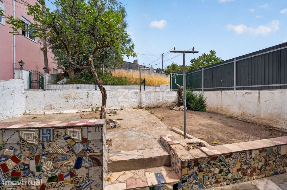 Andar de Moradia T2 com Terraço em Caneças