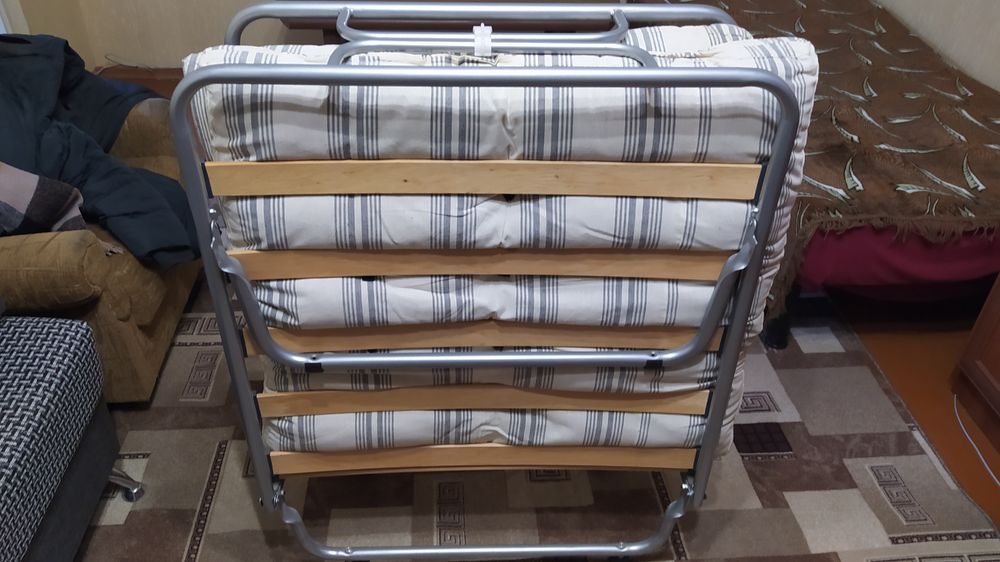 Расклвдушка на ланелях с матрасом из ватина