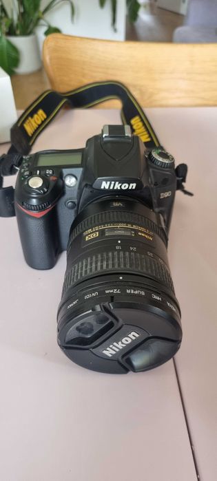 Nikon D90 + obiektyw 18-200mm