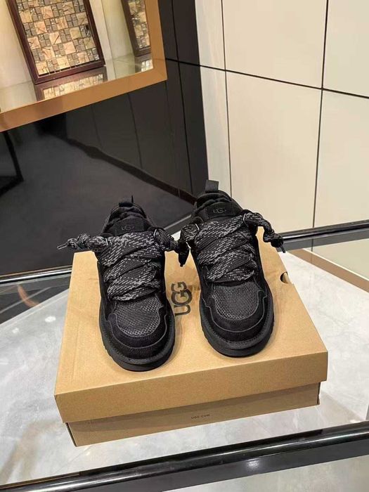UGG Lowmel Black R.38