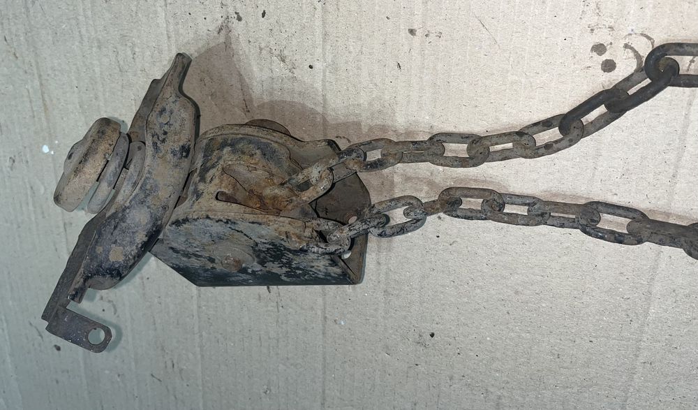 Toyota Land Cruiser Prado 150 2009- кріплення запасного колеса KU1052