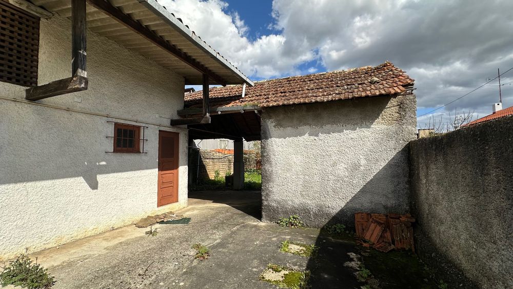 Moradia para reforma em Fermentelos