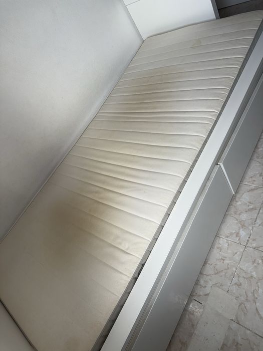 Vendo Cama com Estrado, 2 Gavetas e Colchão