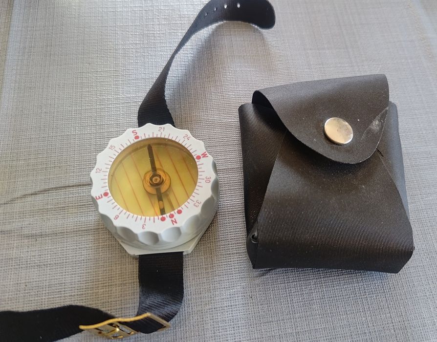 Kompas naręczny + etui NRD vintage