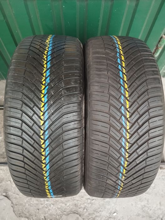 Пара всесезонних шин Continental 235/50/18