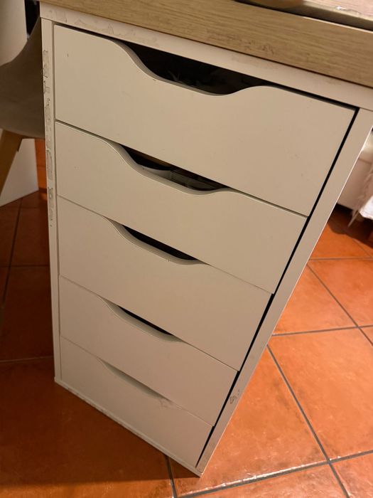 Secretária / Mesa com arrumação – 1,60m x 60cm