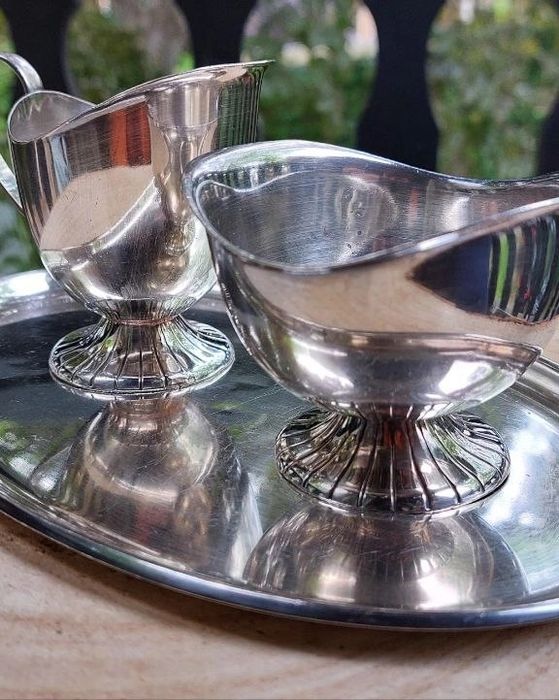 Вінтажні таця, молочник, цукорниця