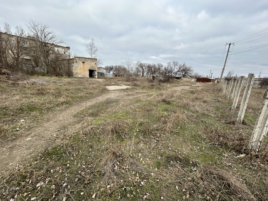 Продам участок 30 соток со зданием 350 м/кв  на Совхозе