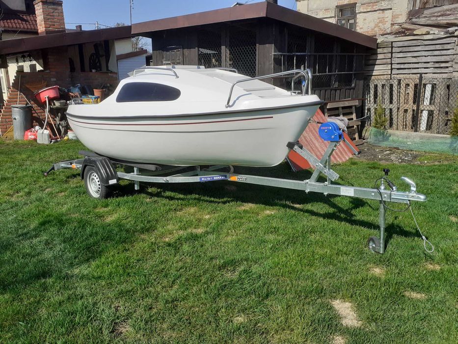 Łódź kabinowa bez-3