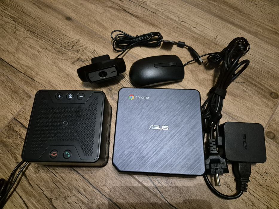 Zestaw Chromebox Asus wideo konferencja, głośnik, kamera.