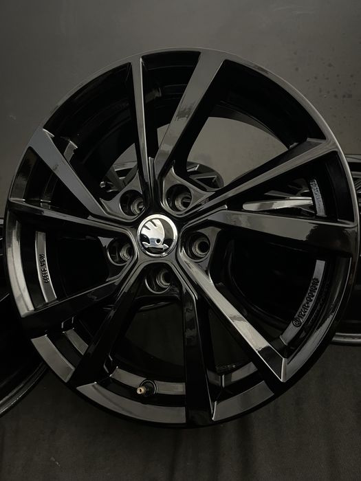 Диски R17 5x112 Et41 6.5J. Volkswagen Tiguan Passat B8 B7 B6 Jetta Golf Touran Caddy CC Audi Q3 Q2 Skoda Kodiaq Karoq Octavia A8 A7 A5 Superb