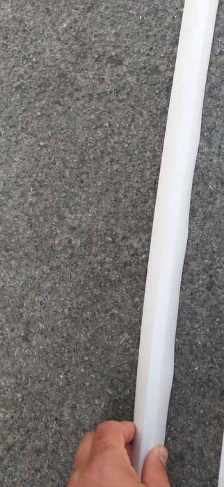 Продам уголок бело-снежный (10мм) 5 штук 2 внутренних 3 наружных