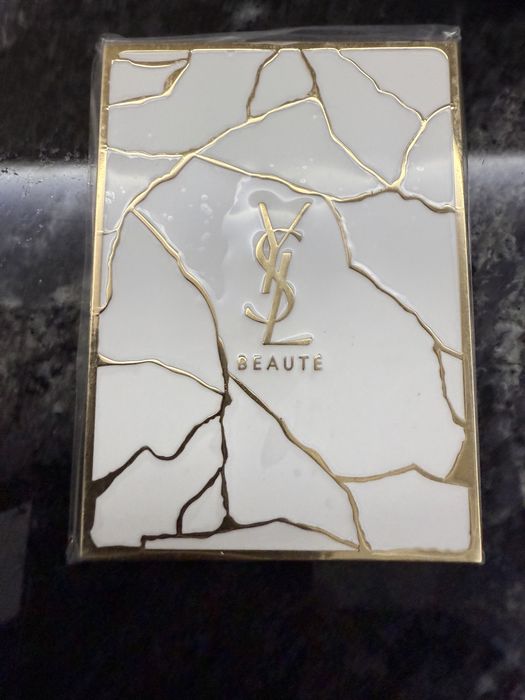 Вишукане дзеркало ysl