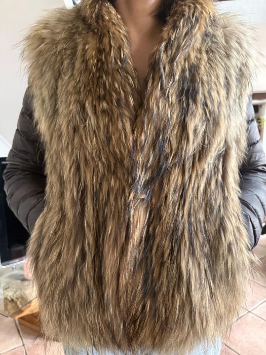 Kurtka z futerkiem marki moncler