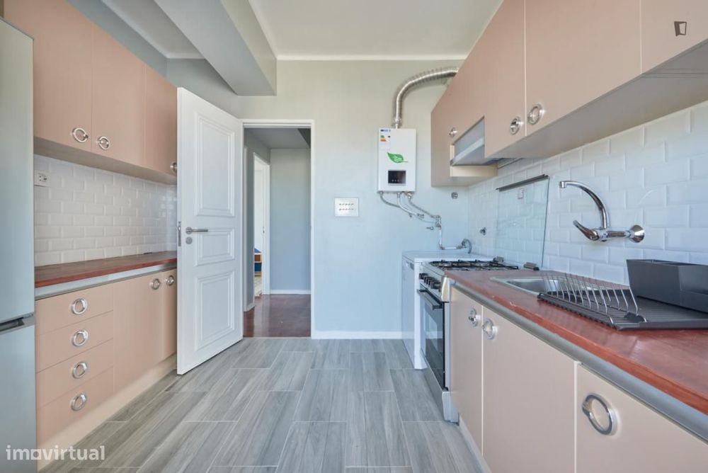 Quarto - localizado em Olaias Lisbon