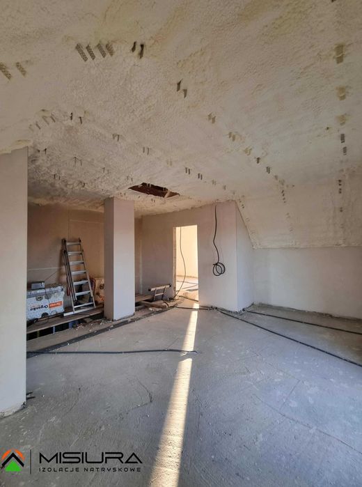 Ocieplenie poddasza pianą Pur Ocieplanie poddasza pianą PUR Piana PUR