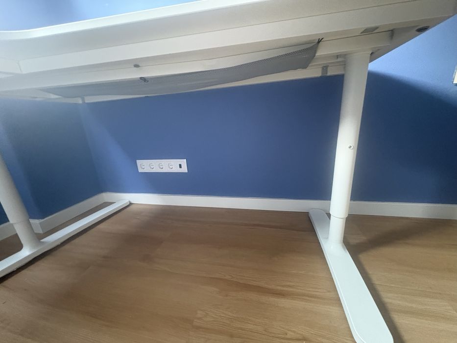 Secretária IKEA Bekant