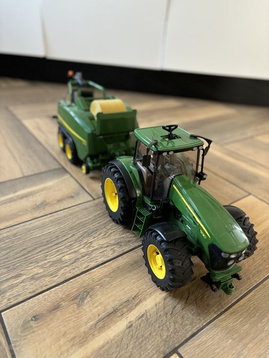 Traktor z owijarka