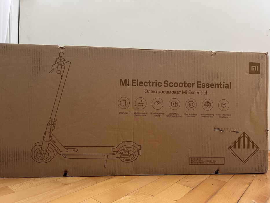 Електросамокат Mi Electric Scooter Essential