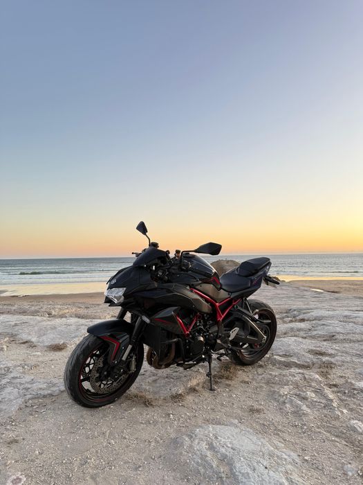 Kawasaki Zh2 2022 akrapovic