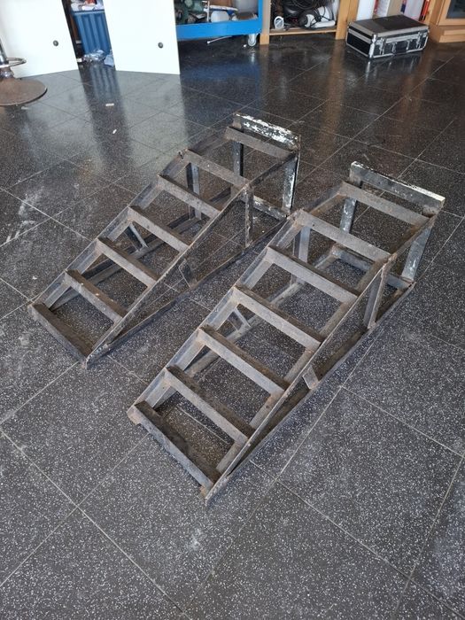 Rampas de elevação Auto..  1.000 comp. X . 300 alt.