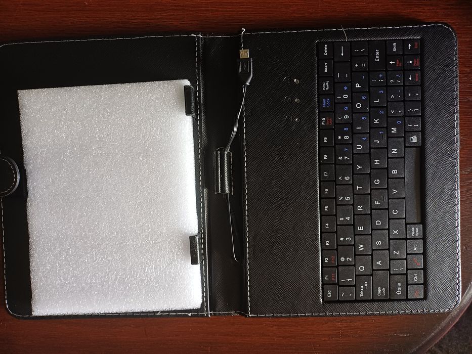 NOWE etui z klawiaturą do tabletu 7-8" (Micro-USB) – OKAZJA 20 zł!