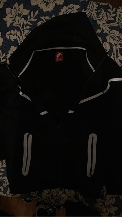 Nike tech        .