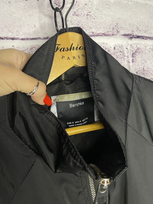 Бомбер легкий Bershka