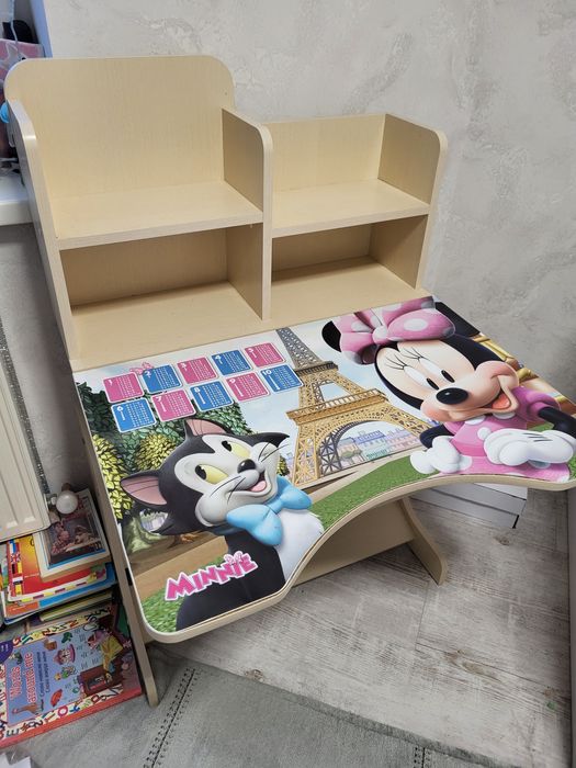 Дитяча парта і стілець зростаюча