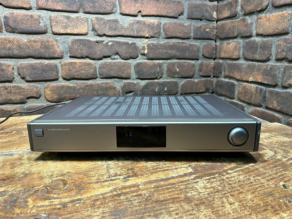 Procesor Marantz AV 1041.