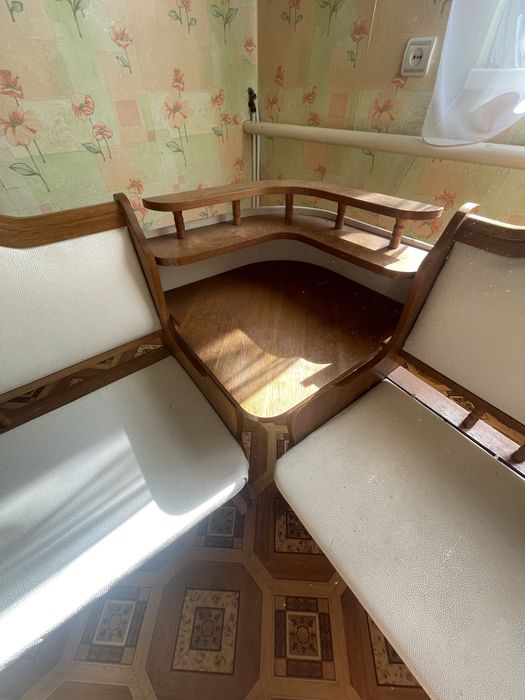Продам кухоний куточок і стіл