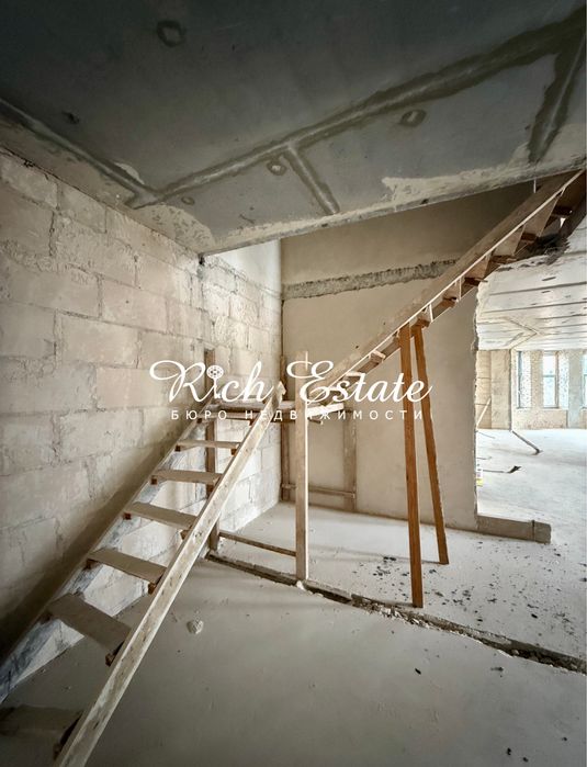 Поділ Видова квартира в клубному будинку Хорива 39/41