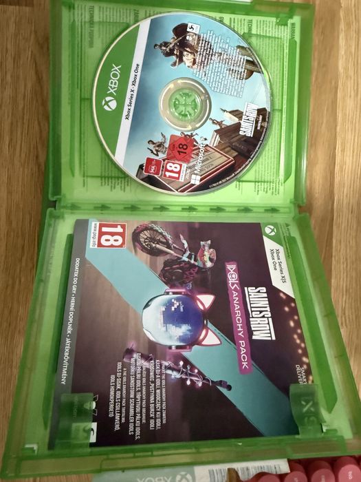 Trzy gry - Cyberpunk 2077, Assassin’s Creed Valhalla, Saints Row. Xbox