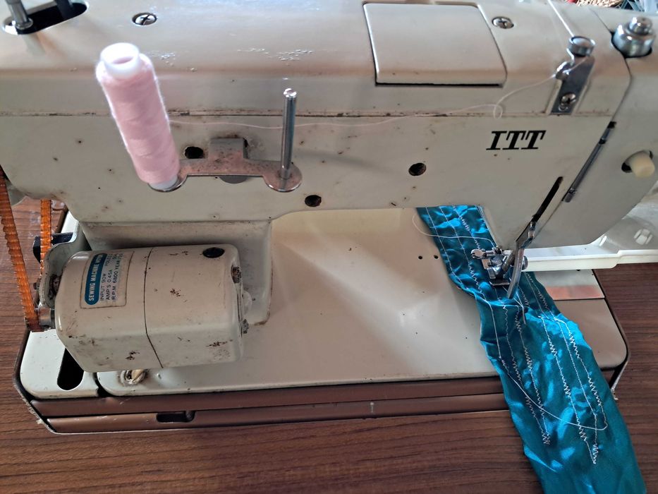 Maq,de costura Oliva Comercial Negociável