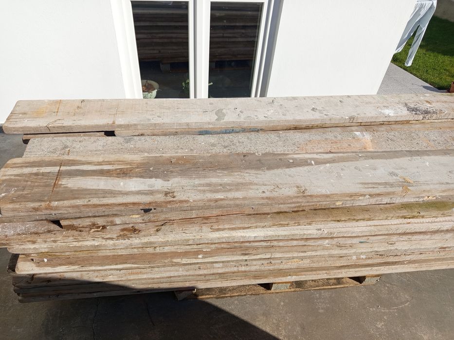 Lote de tábuas de prancha em madeira